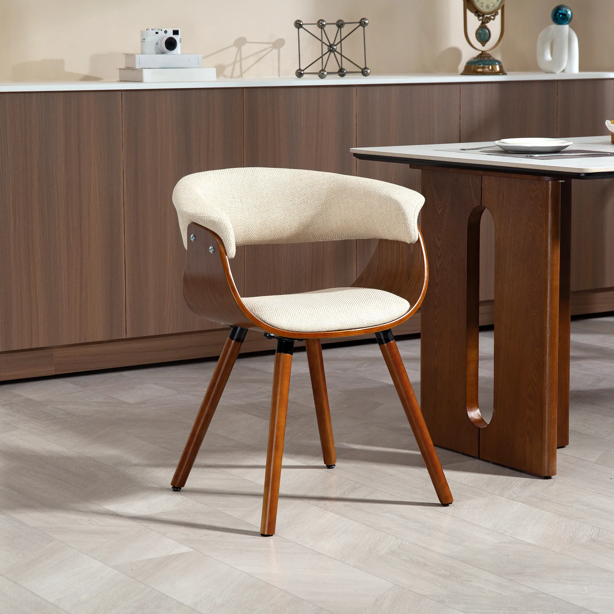 Eleganter Akzentstuhl 62B x 55T x 75H cm in Beige und Braun