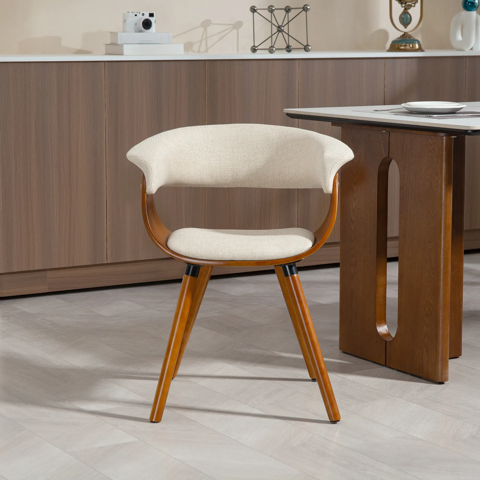 Eleganter Akzentstuhl 62B x 55T x 75H cm in Beige und Braun