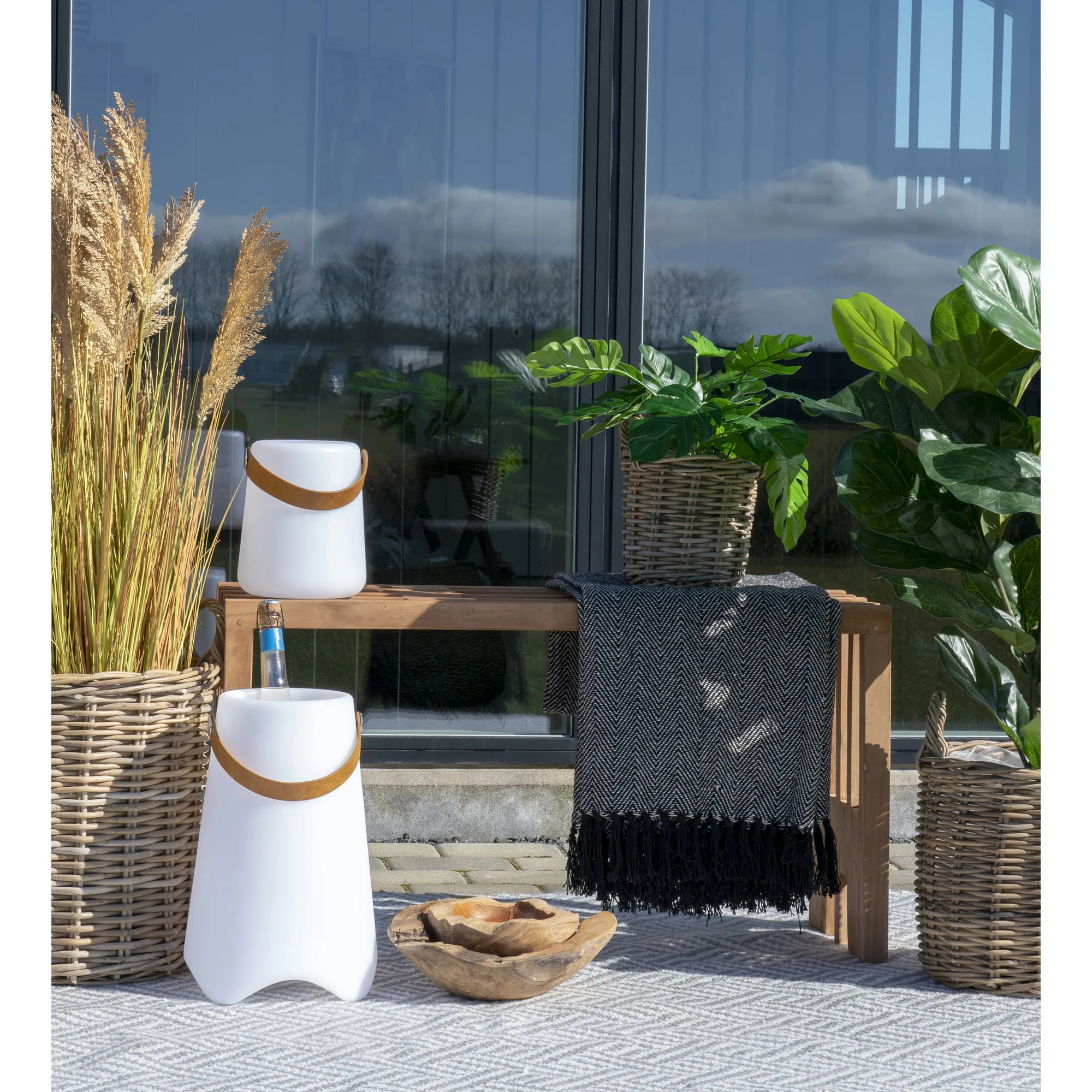 tinkaro Weinkühler Bristol LED mit Gurt 25 x 25 x 37,5 cm Weiß