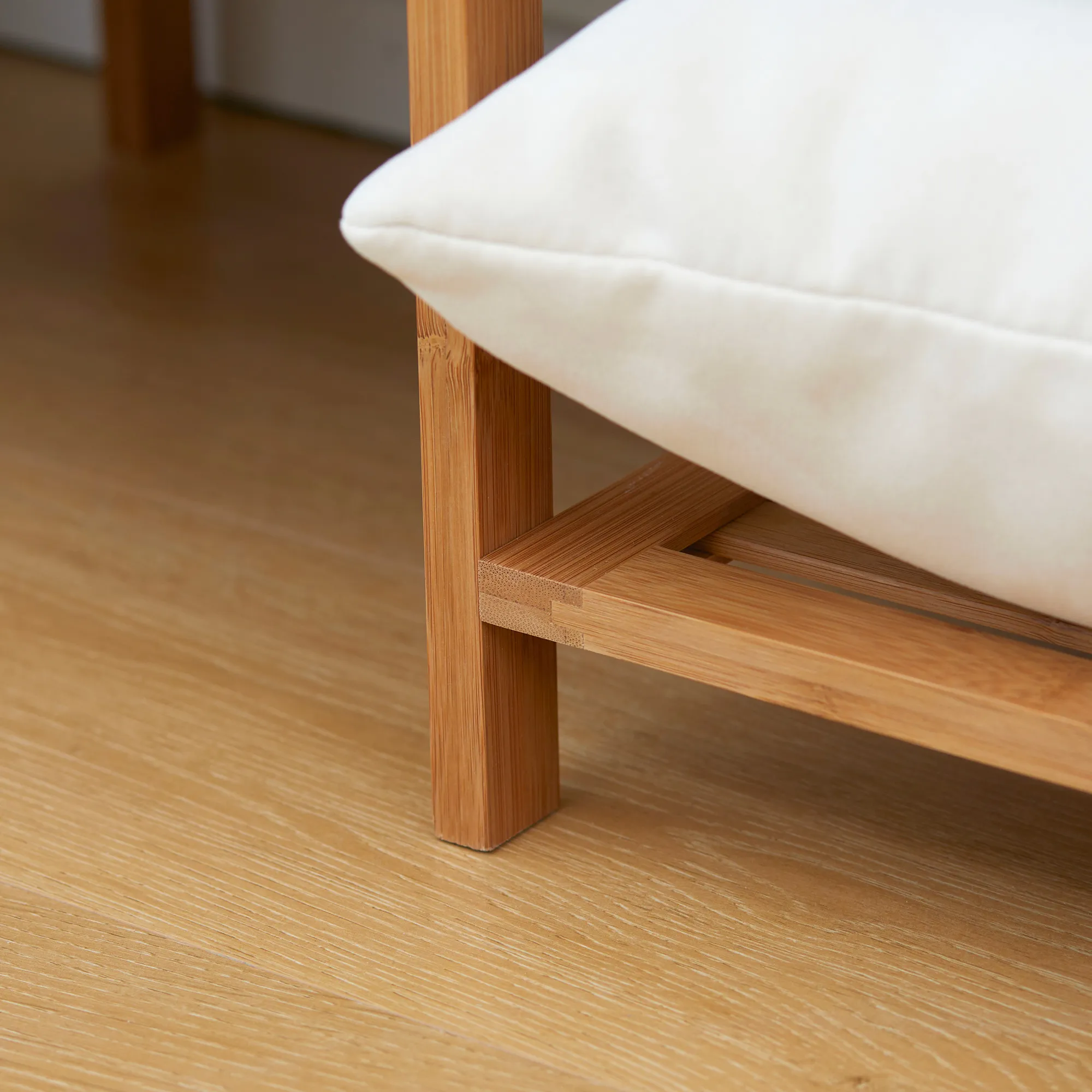 Bambus-Kleiderständer 90L x 30B x 145H cm Naturholz