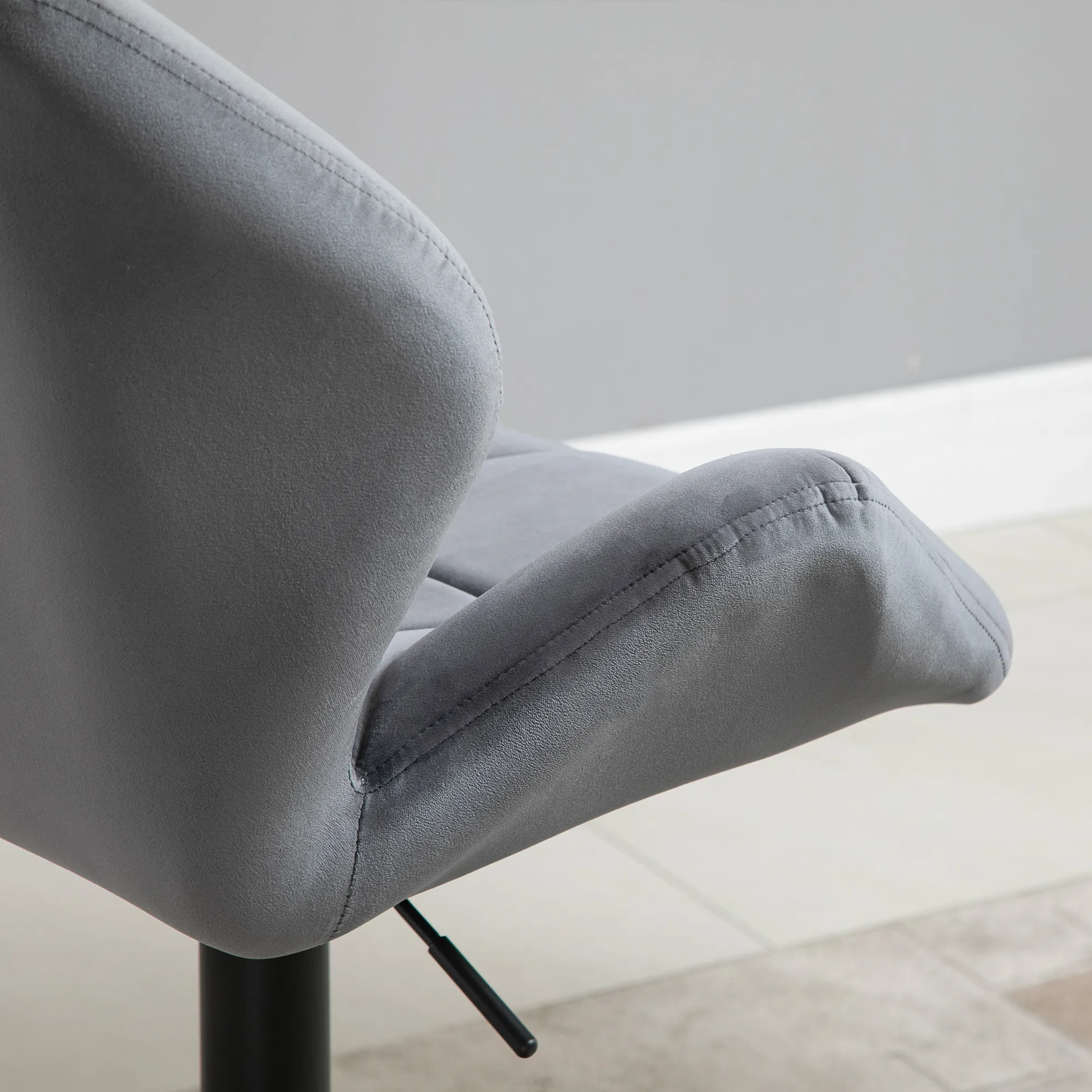 Küchenhocker mit Rückenlehne 57L x 58B x 97-117H cm Blau