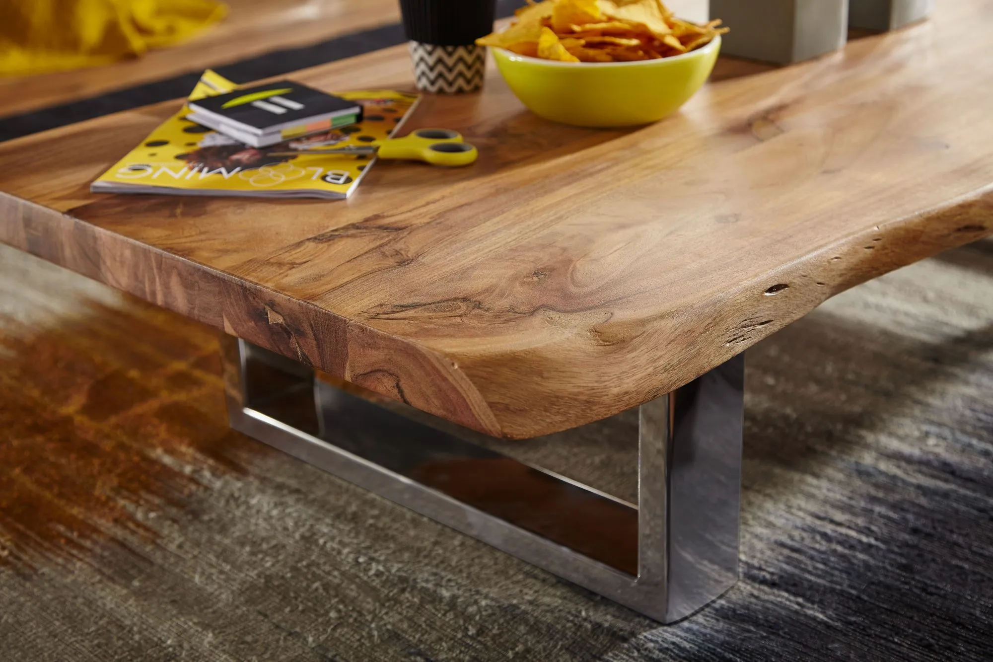 Couchtisch 115 x 25 x 58 cm Akazie Massiv Holz Metallgestell groß