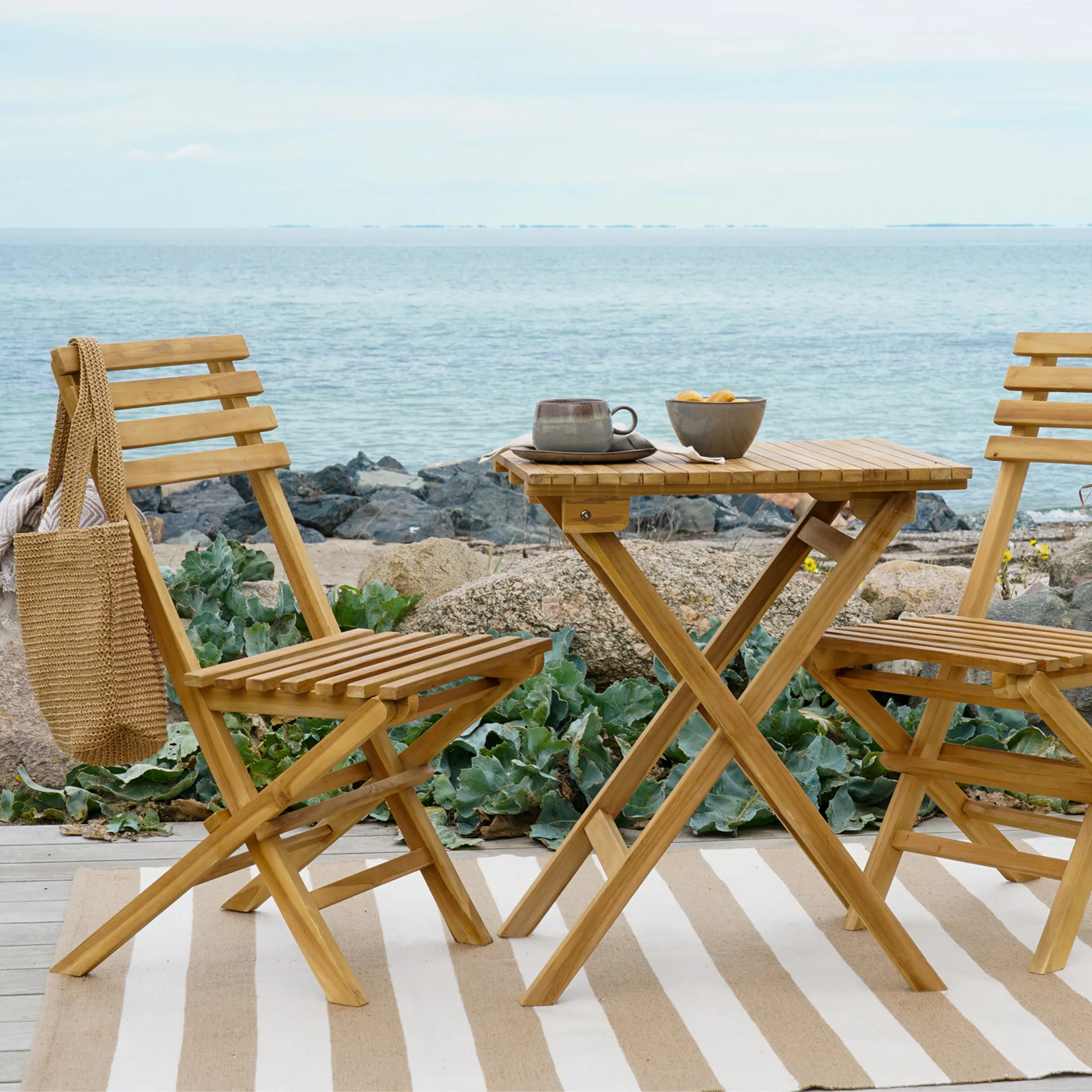 tinkaro Cuenca Café Set 2 Stühle 1 Tisch Teak 75/89 cm Natur