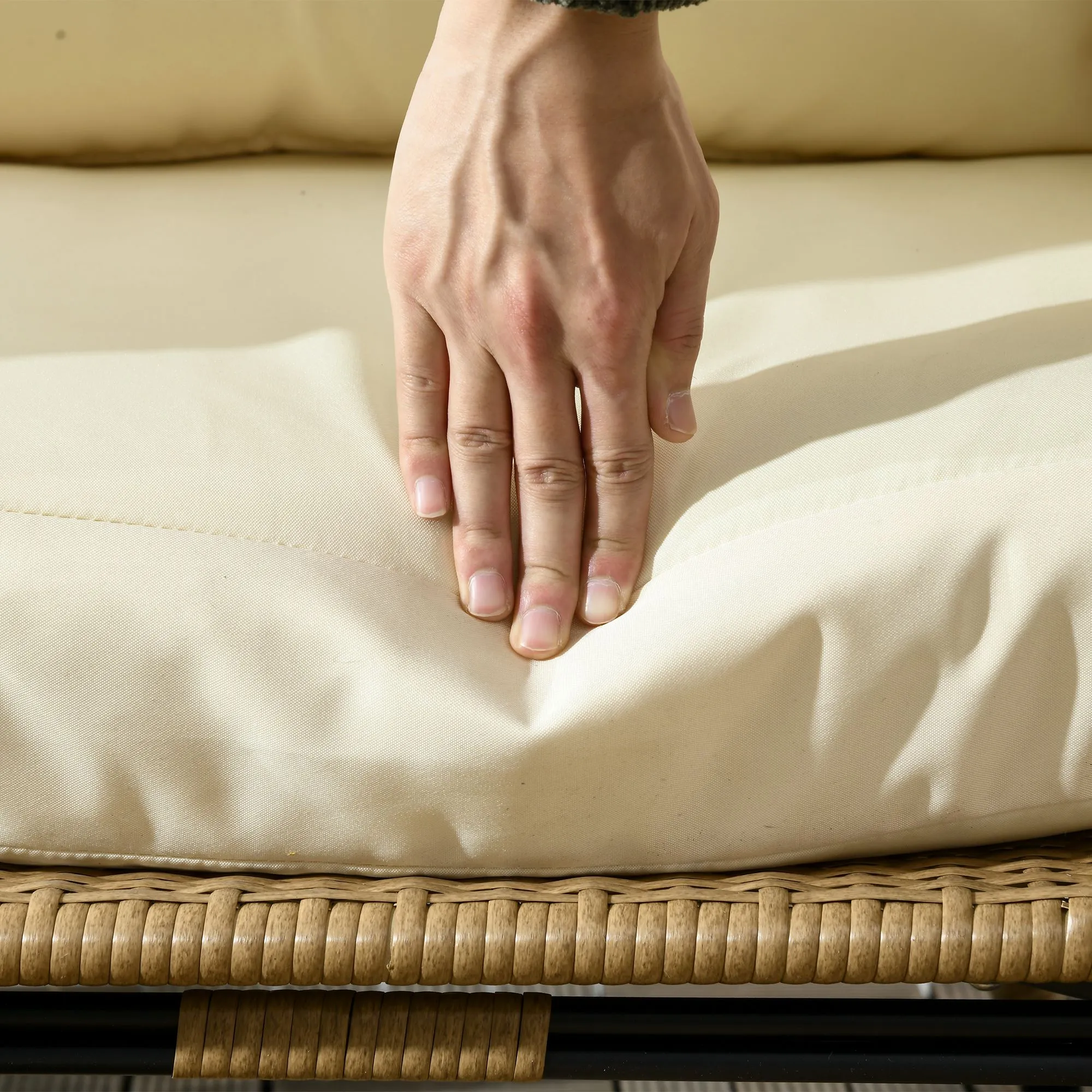 Korbstuhl Khaki-Beige 105L x 90B x 148H cm